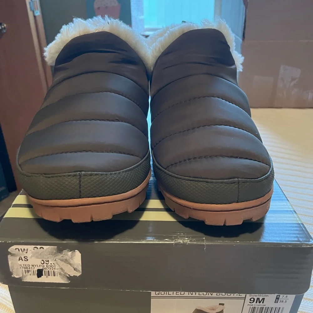 Natural Reflections Women's Olive Green Winter Boots - Picture 4 of 6